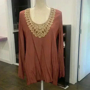 Tracy M embroidered top Sz M